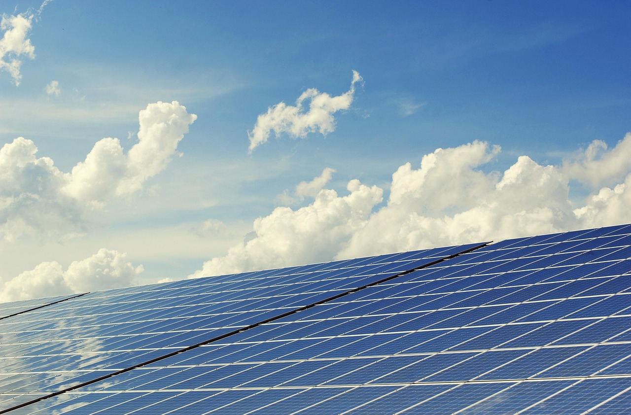 Grid-Tied vs Off-Grid Solar Systems